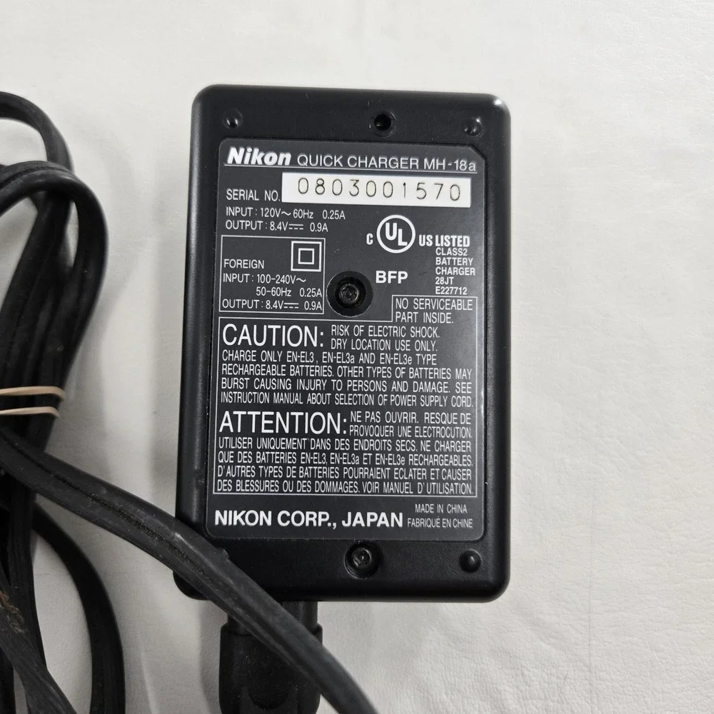Nikon MH-18a Quick Charger + One Battery For Parts Or Not Working